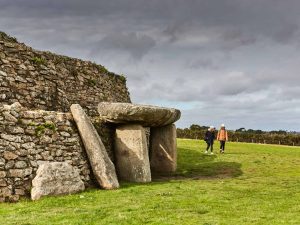 Visite d'un Dolmen en Bretagne