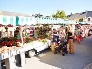 Marché de fruits et légumes dans le Morbihan en Bretagne