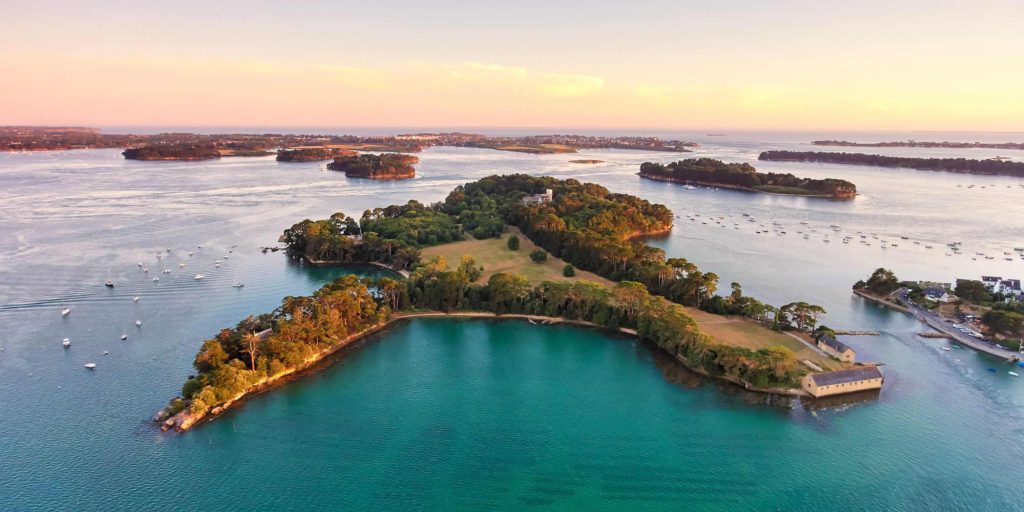 Coucher de soleil sur le Golfe du Morbihan, lieu magique en Bretagne