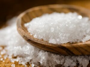 Fleur de sel de Bretagne récoltée à la main produit du terroir à rapporter
